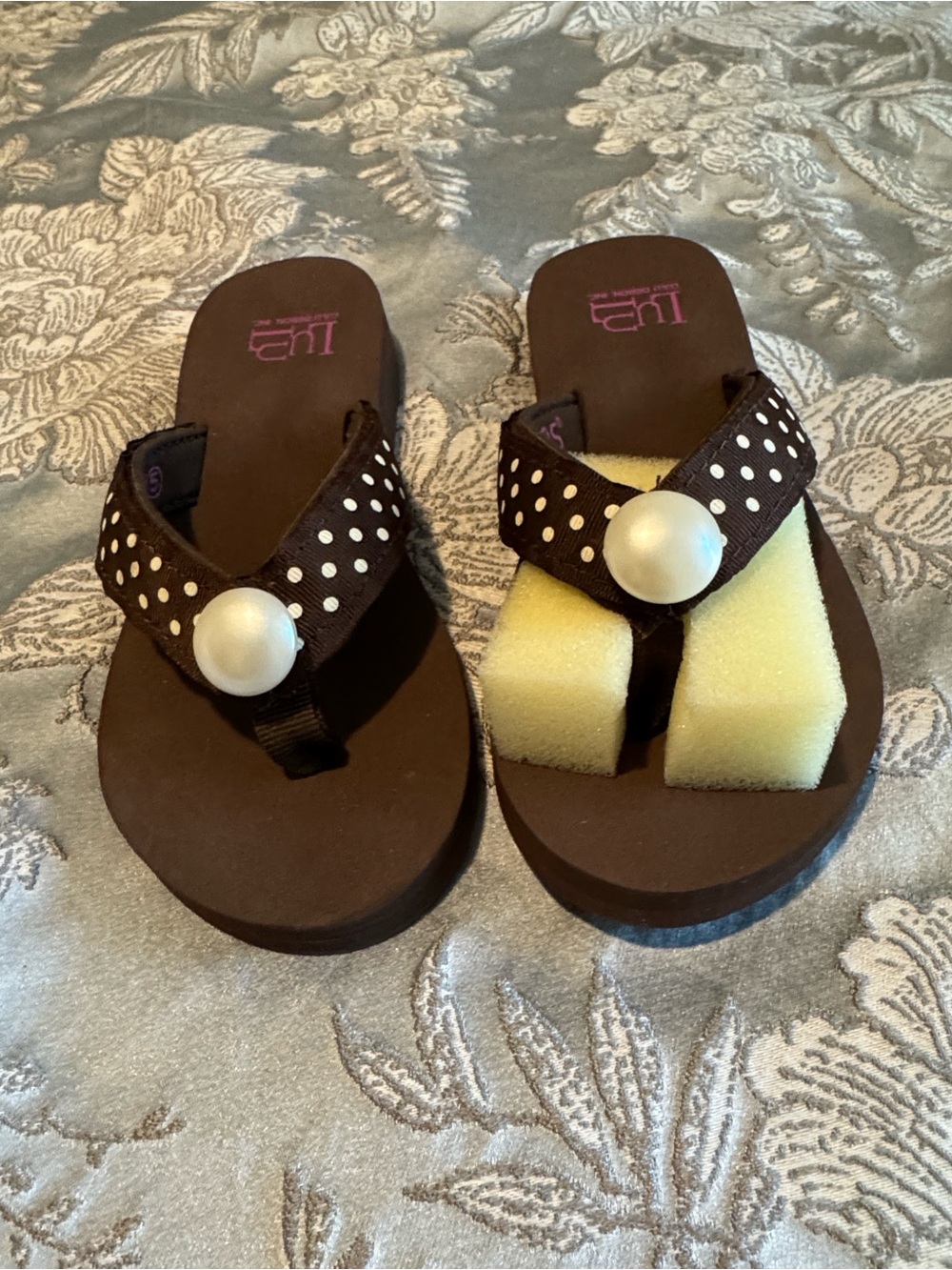lululemon athletica Polka Dot Black Women’s Foam-Backed Sandals - Picture 2 of 3